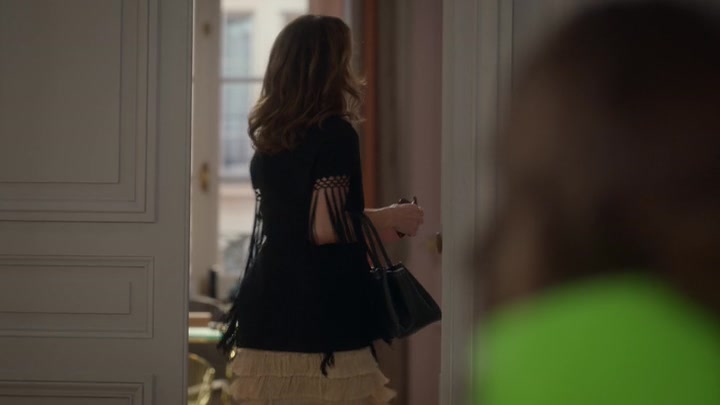 Emily_in_Paris_S02E06_WEBRip_x264-ION10_0838.jpg Emily_in_Paris_S02E06_WEBRip_x264-ION10_0838.jpg