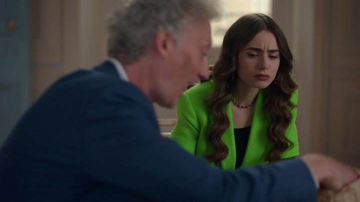 Emily_in_Paris_S02E06_WEBRip_x264-ION10_0841.jpg