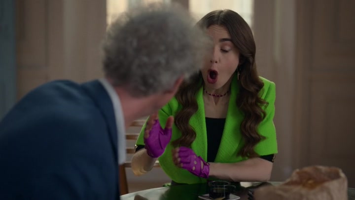 Emily_in_Paris_S02E06_WEBRip_x264-ION10_0855.jpg