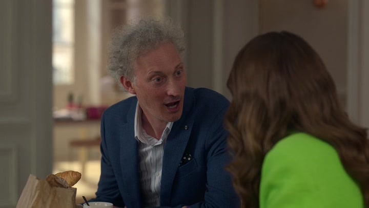 Emily_in_Paris_S02E06_WEBRip_x264-ION10_0860.jpg