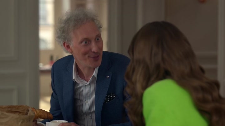 Emily_in_Paris_S02E06_WEBRip_x264-ION10_0865.jpg