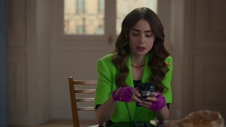 Emily_in_Paris_S02E06_WEBRip_x264-ION10_0909.jpg Emily_in_Paris_S02E06_WEBRip_x264-ION10_0909.jpg