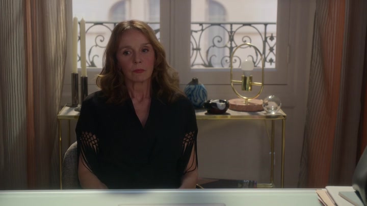 Emily_in_Paris_S02E06_WEBRip_x264-ION10_0928.jpg