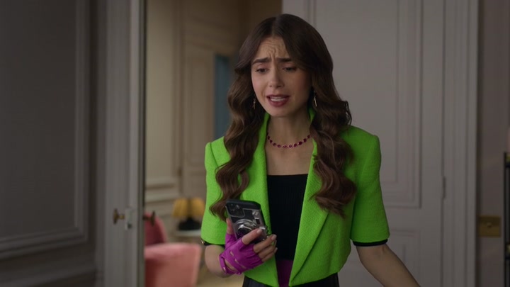 Emily_in_Paris_S02E06_WEBRip_x264-ION10_0934.jpg Emily_in_Paris_S02E06_WEBRip_x264-ION10_0934.jpg
