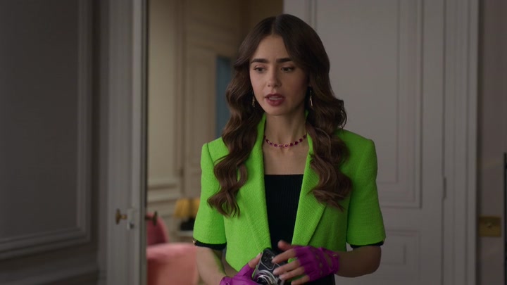 Emily_in_Paris_S02E06_WEBRip_x264-ION10_0948.jpg