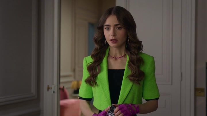 Emily_in_Paris_S02E06_WEBRip_x264-ION10_0950.jpg