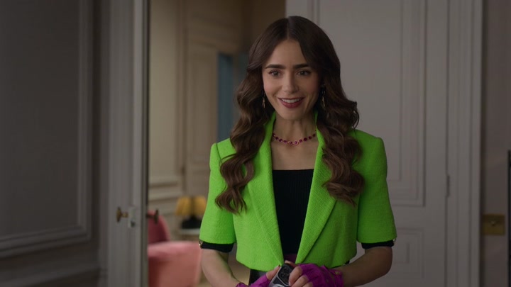 Emily_in_Paris_S02E06_WEBRip_x264-ION10_0962.jpg