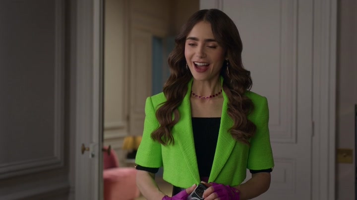 Emily_in_Paris_S02E06_WEBRip_x264-ION10_0963.jpg