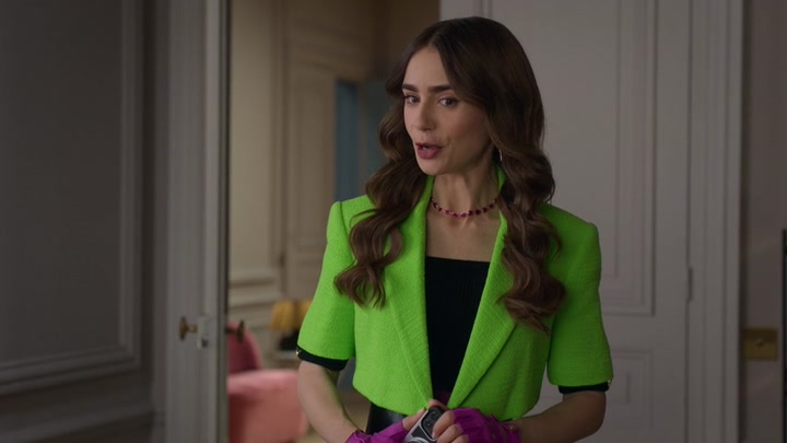 Emily_in_Paris_S02E06_WEBRip_x264-ION10_0964.jpg