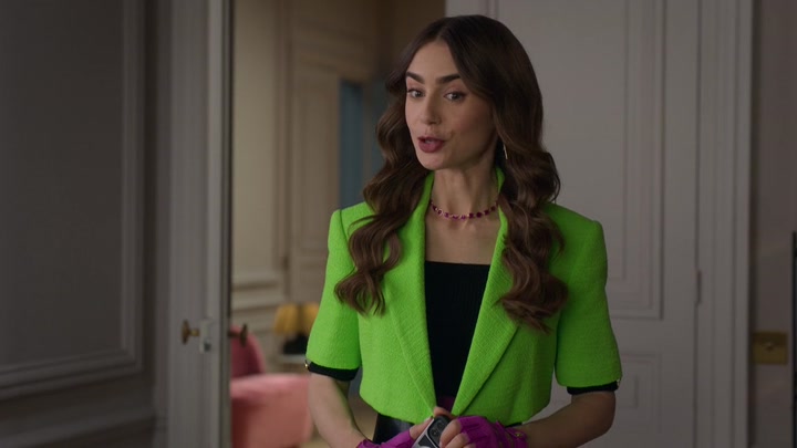 Emily_in_Paris_S02E06_WEBRip_x264-ION10_0965.jpg