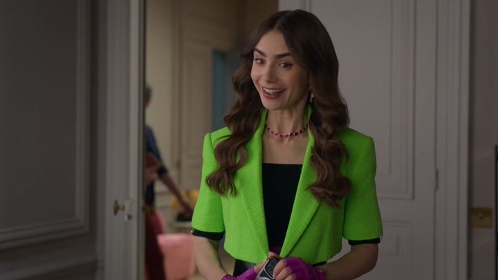 Emily_in_Paris_S02E06_WEBRip_x264-ION10_0966.jpg