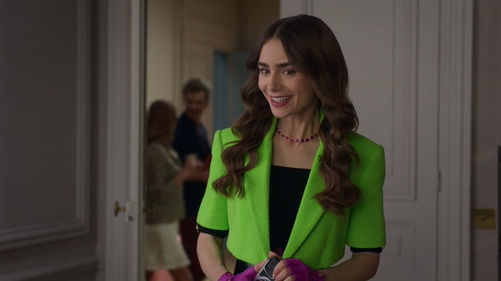 Emily_in_Paris_S02E06_WEBRip_x264-ION10_0967.jpg