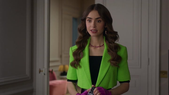 Emily_in_Paris_S02E06_WEBRip_x264-ION10_0973.jpg