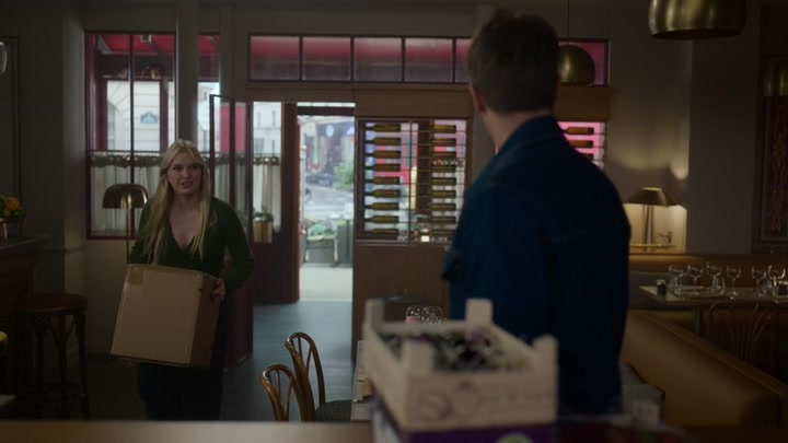 Emily_in_Paris_S02E06_WEBRip_x264-ION10_1000.jpg