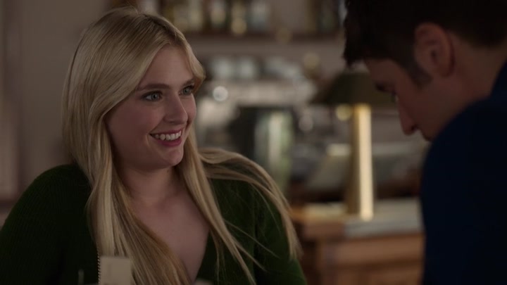 Emily_in_Paris_S02E06_WEBRip_x264-ION10_1013.jpg
