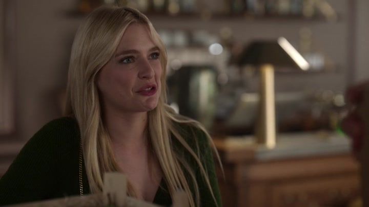 Emily_in_Paris_S02E06_WEBRip_x264-ION10_1018.jpg