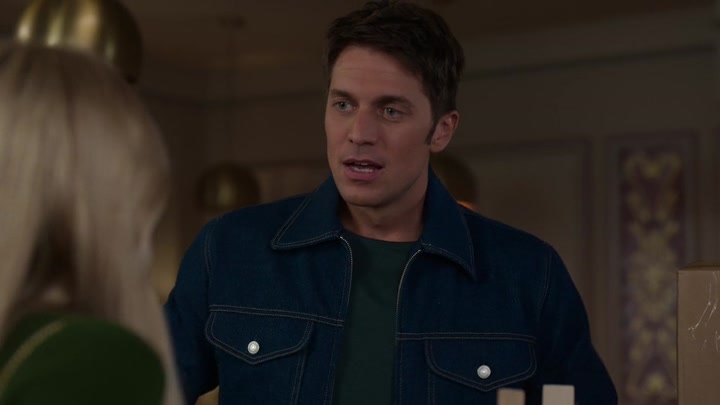 Emily_in_Paris_S02E06_WEBRip_x264-ION10_1020.jpg