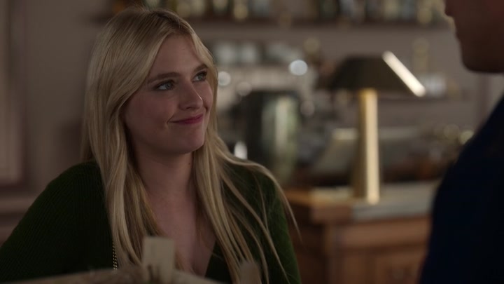Emily_in_Paris_S02E06_WEBRip_x264-ION10_1031.jpg