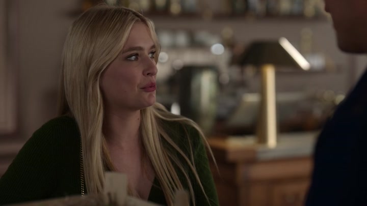 Emily_in_Paris_S02E06_WEBRip_x264-ION10_1032.jpg
