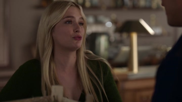 Emily_in_Paris_S02E06_WEBRip_x264-ION10_1034.jpg