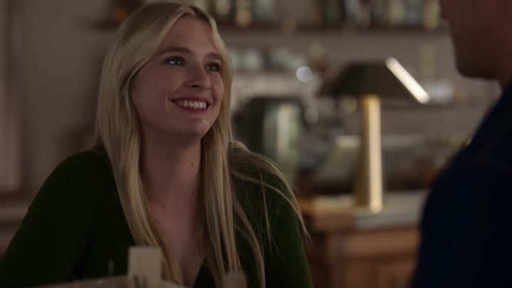 Emily_in_Paris_S02E06_WEBRip_x264-ION10_1036.jpg