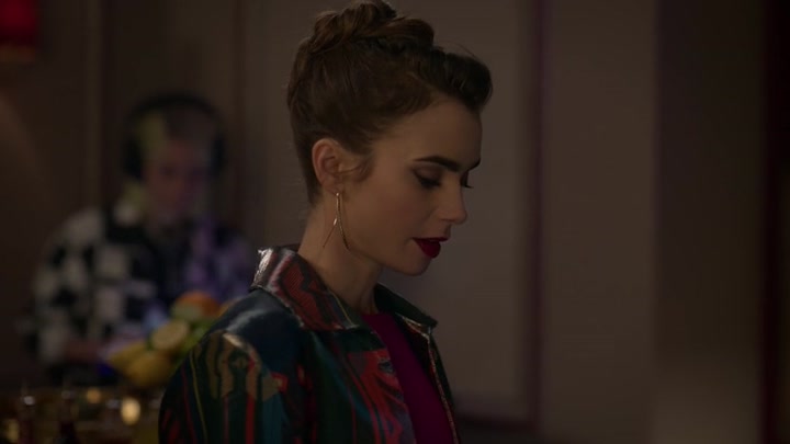 Emily_in_Paris_S02E06_WEBRip_x264-ION10_1104.jpg
