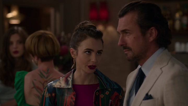 Emily_in_Paris_S02E06_WEBRip_x264-ION10_1135.jpg