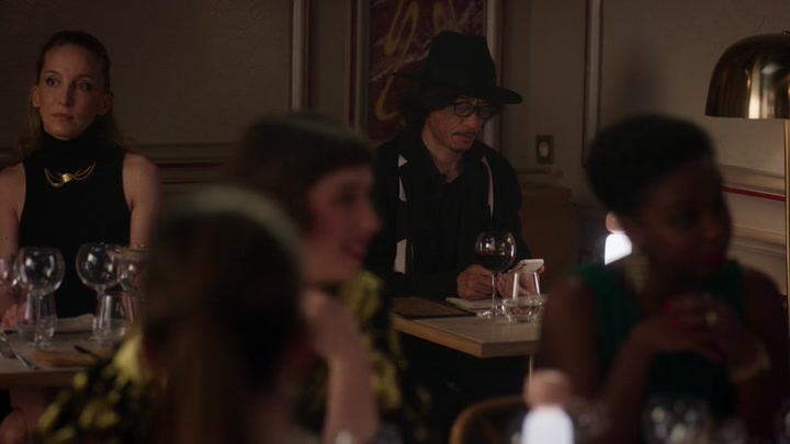 Emily_in_Paris_S02E06_WEBRip_x264-ION10_1142.jpg