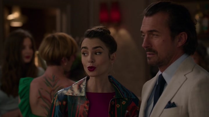 Emily_in_Paris_S02E06_WEBRip_x264-ION10_1147.jpg