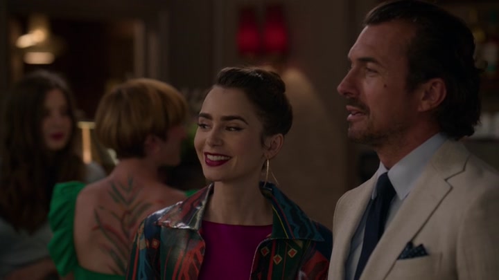 Emily_in_Paris_S02E06_WEBRip_x264-ION10_1156.jpg