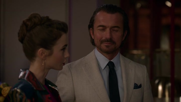 Emily_in_Paris_S02E06_WEBRip_x264-ION10_1162.jpg