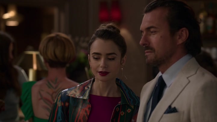 Emily_in_Paris_S02E06_WEBRip_x264-ION10_1175.jpg