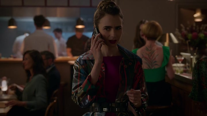 Emily_in_Paris_S02E06_WEBRip_x264-ION10_1186.jpg