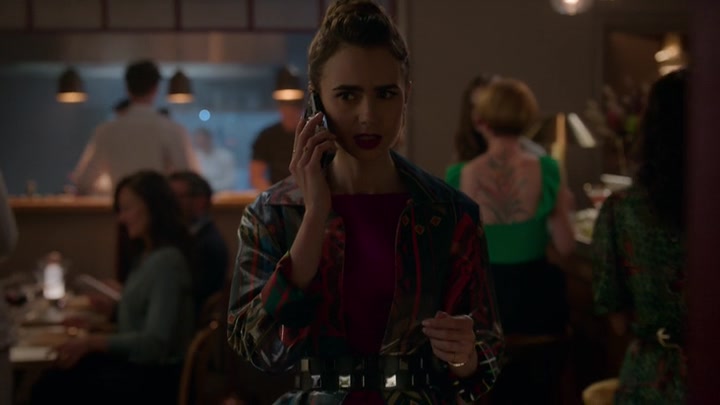 Emily_in_Paris_S02E06_WEBRip_x264-ION10_1187.jpg