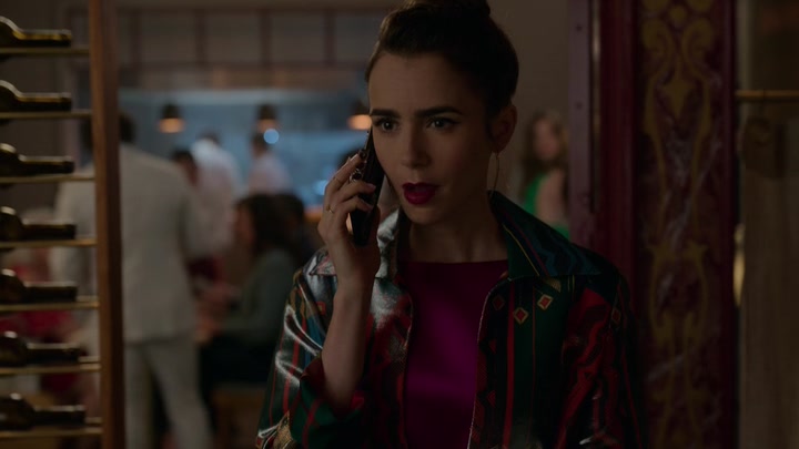 Emily_in_Paris_S02E06_WEBRip_x264-ION10_1219.jpg