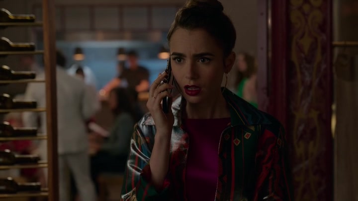 Emily_in_Paris_S02E06_WEBRip_x264-ION10_1223.jpg