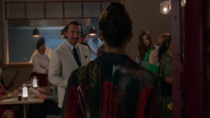 Emily_in_Paris_S02E06_WEBRip_x264-ION10_1230.jpg