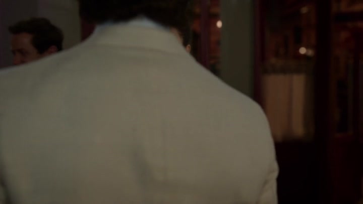Emily_in_Paris_S02E06_WEBRip_x264-ION10_1232.jpg