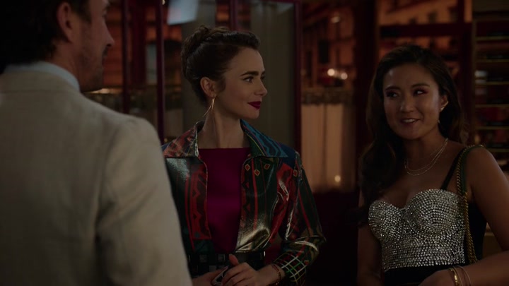 Emily_in_Paris_S02E06_WEBRip_x264-ION10_1261.jpg