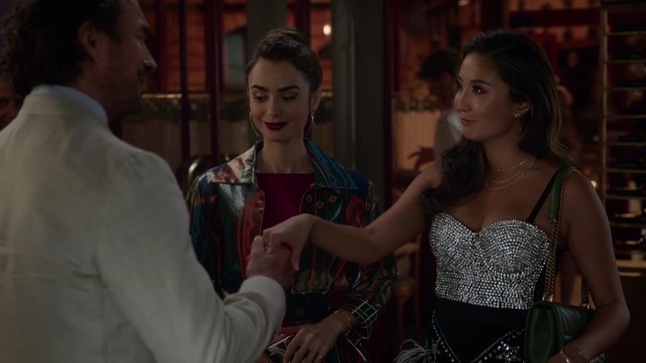 Emily_in_Paris_S02E06_WEBRip_x264-ION10_1267.jpg