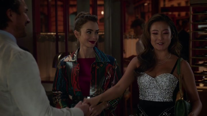 Emily_in_Paris_S02E06_WEBRip_x264-ION10_1271.jpg
