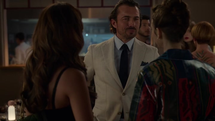 Emily_in_Paris_S02E06_WEBRip_x264-ION10_1274.jpg Emily_in_Paris_S02E06_WEBRip_x264-ION10_1274.jpg