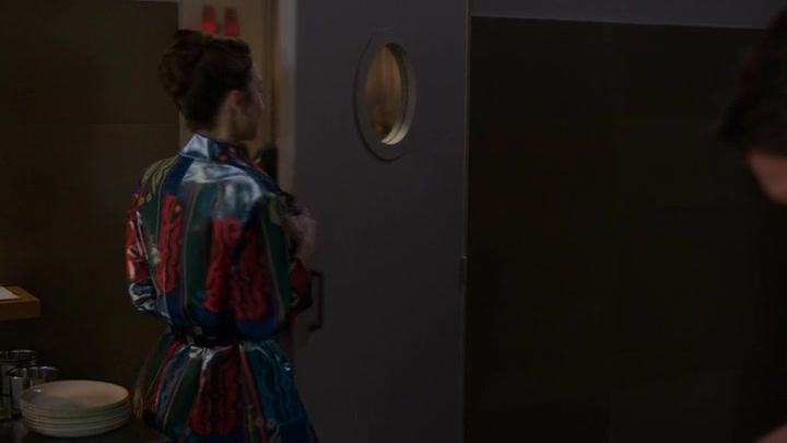 Emily_in_Paris_S02E06_WEBRip_x264-ION10_1297.jpg