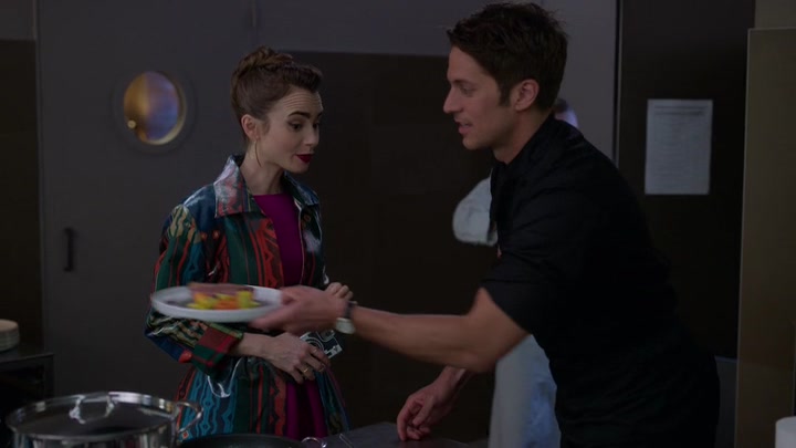 Emily_in_Paris_S02E06_WEBRip_x264-ION10_1319.jpg
