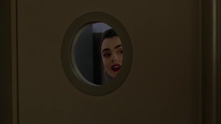 Emily_in_Paris_S02E06_WEBRip_x264-ION10_1347.jpg
