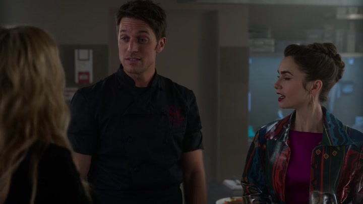 Emily_in_Paris_S02E06_WEBRip_x264-ION10_1364.jpg