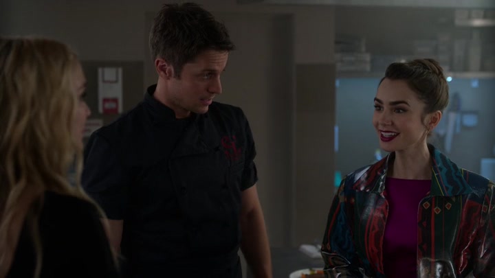 Emily_in_Paris_S02E06_WEBRip_x264-ION10_1368.jpg