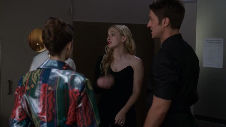 Emily_in_Paris_S02E06_WEBRip_x264-ION10_1370.jpg Emily_in_Paris_S02E06_WEBRip_x264-ION10_1370.jpg