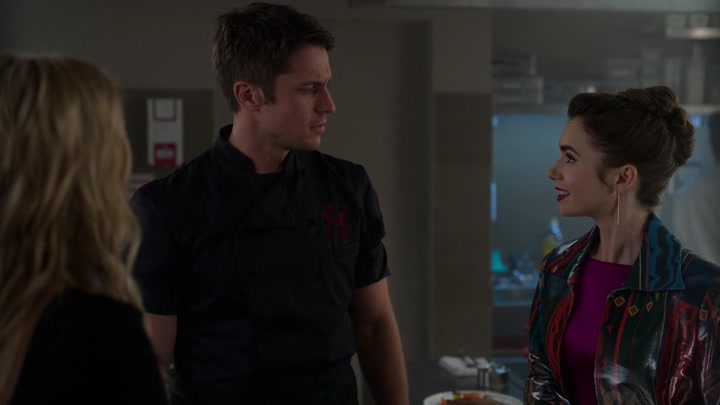 Emily_in_Paris_S02E06_WEBRip_x264-ION10_1383.jpg