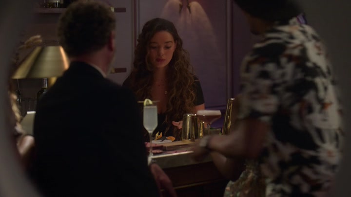 Emily_in_Paris_S02E06_WEBRip_x264-ION10_1396.jpg